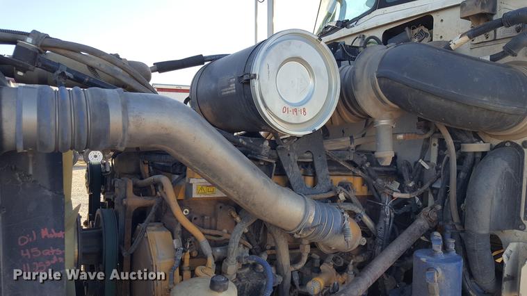 image for item EN9527 2007 Peterbilt 378 semi truck