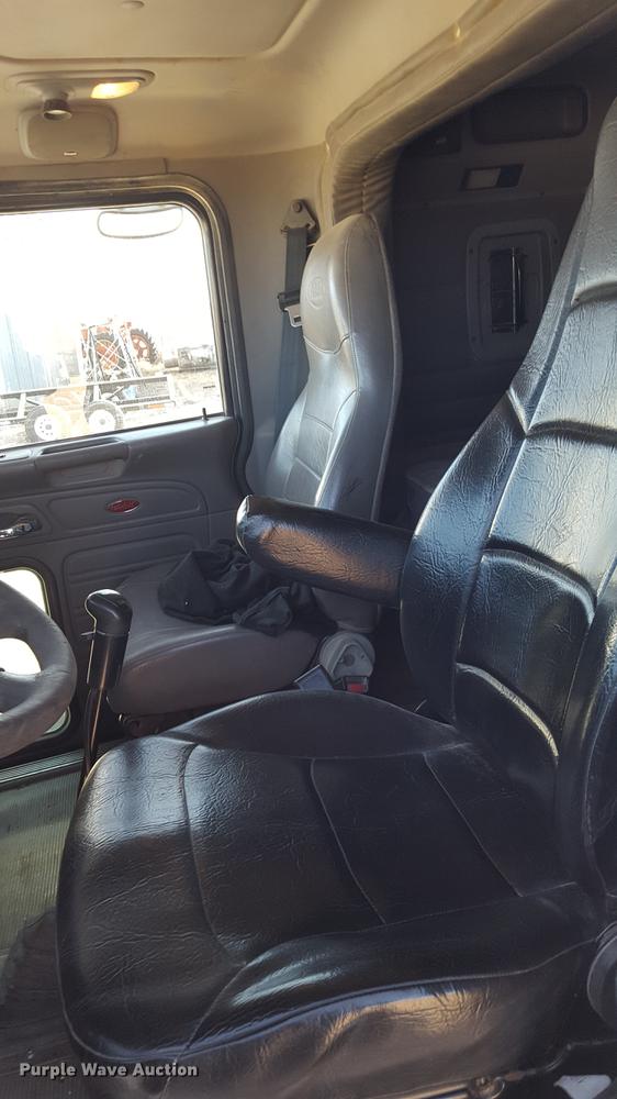 image for item EN9527 2007 Peterbilt 378 semi truck