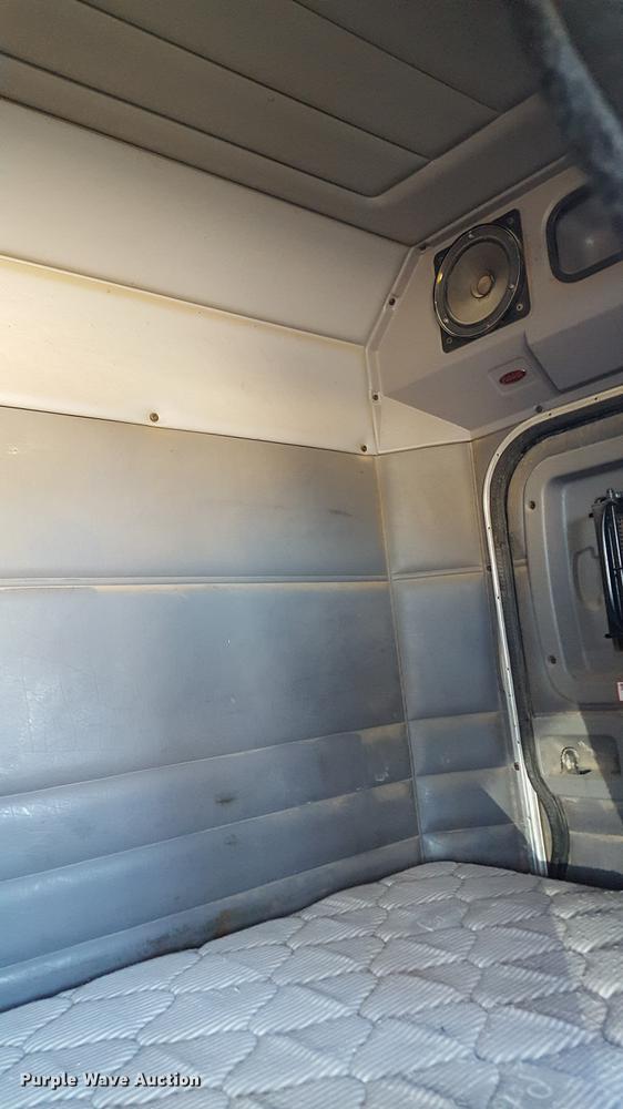 image for item EN9527 2007 Peterbilt 378 semi truck