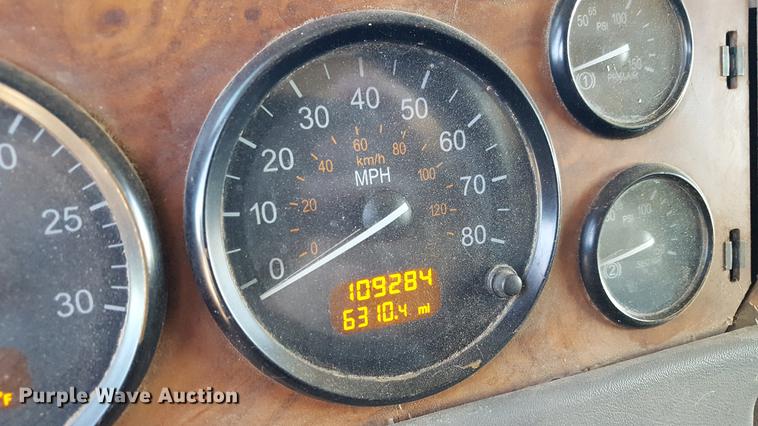 image for item EN9527 2007 Peterbilt 378 semi truck