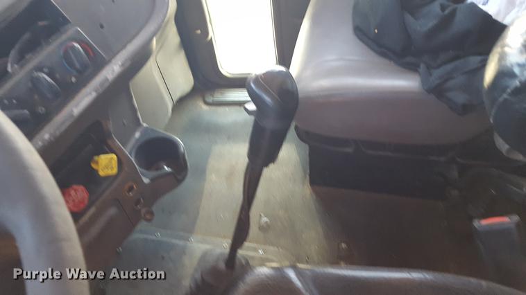 image for item EN9527 2007 Peterbilt 378 semi truck