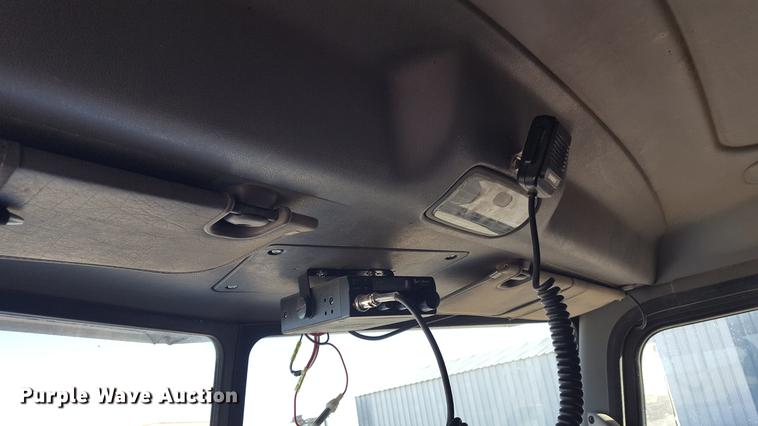 image for item EN9527 2007 Peterbilt 378 semi truck