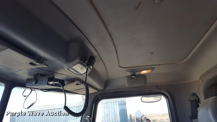 image for item EN9527 2007 Peterbilt 378 semi truck