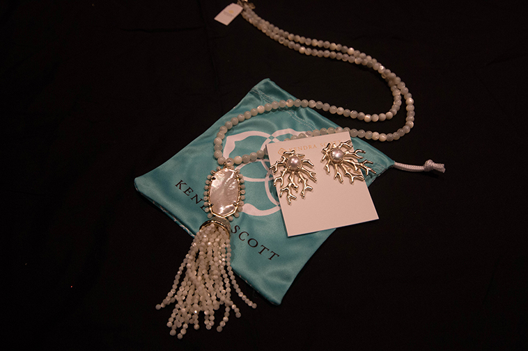 image for item DB9263 Necklace & Earring Set