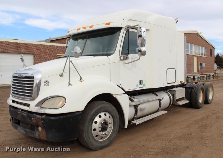 image for item DB6606 2004 Freightliner Columbia semi truck