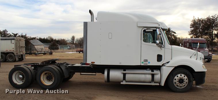 image for item DB6606 2004 Freightliner Columbia semi truck