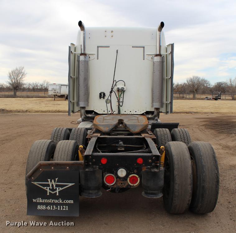 image for item DB6606 2004 Freightliner Columbia semi truck