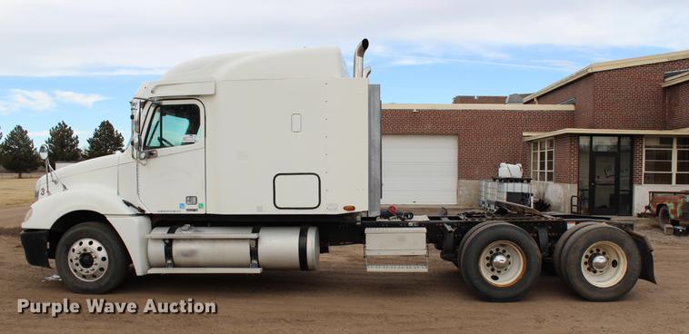 image for item DB6606 2004 Freightliner Columbia semi truck
