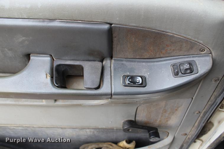 image for item DB6606 2004 Freightliner Columbia semi truck