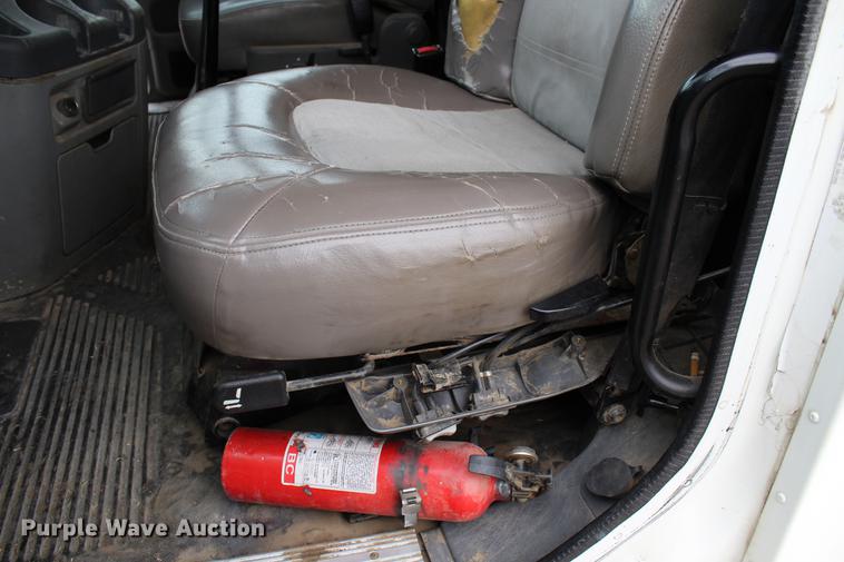 image for item DB6606 2004 Freightliner Columbia semi truck