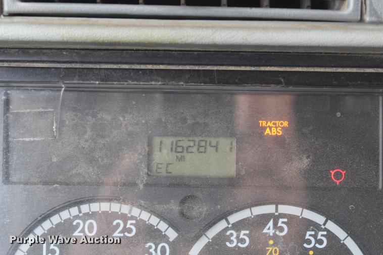 image for item DB6606 2004 Freightliner Columbia semi truck