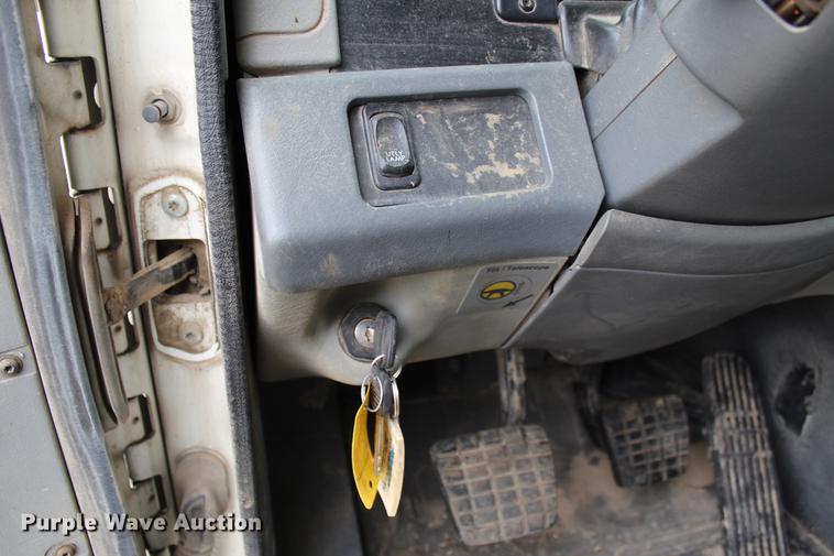 image for item DB6606 2004 Freightliner Columbia semi truck