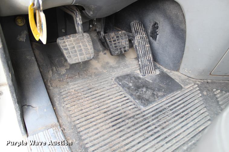 image for item DB6606 2004 Freightliner Columbia semi truck