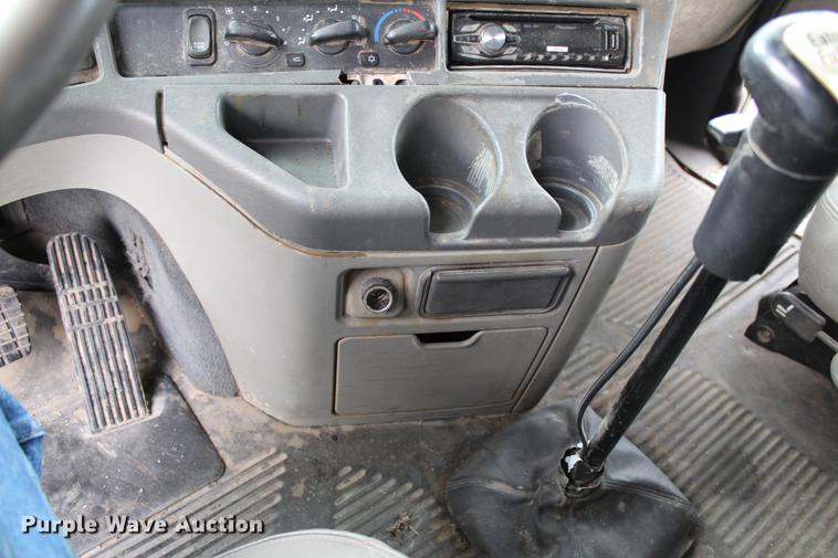 image for item DB6606 2004 Freightliner Columbia semi truck