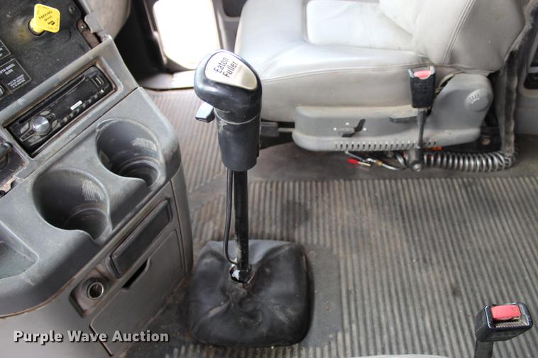 image for item DB6606 2004 Freightliner Columbia semi truck