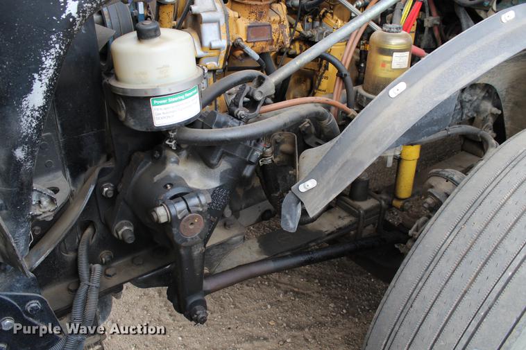 image for item DB6606 2004 Freightliner Columbia semi truck