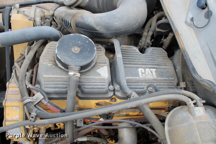 image for item DB6606 2004 Freightliner Columbia semi truck