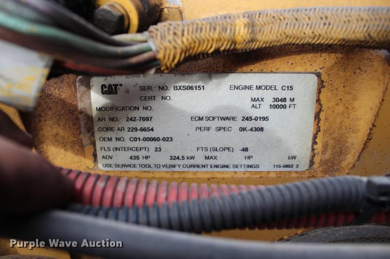 image for item DB6606 2004 Freightliner Columbia semi truck