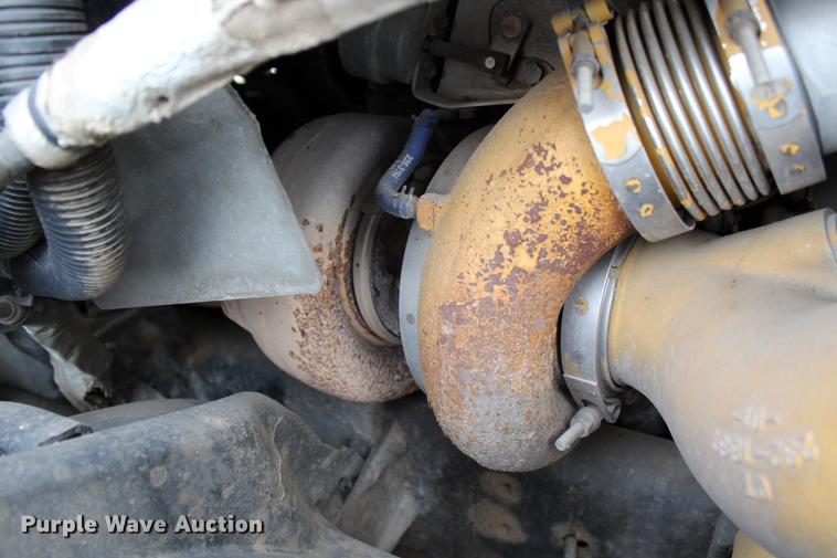 image for item DB6606 2004 Freightliner Columbia semi truck