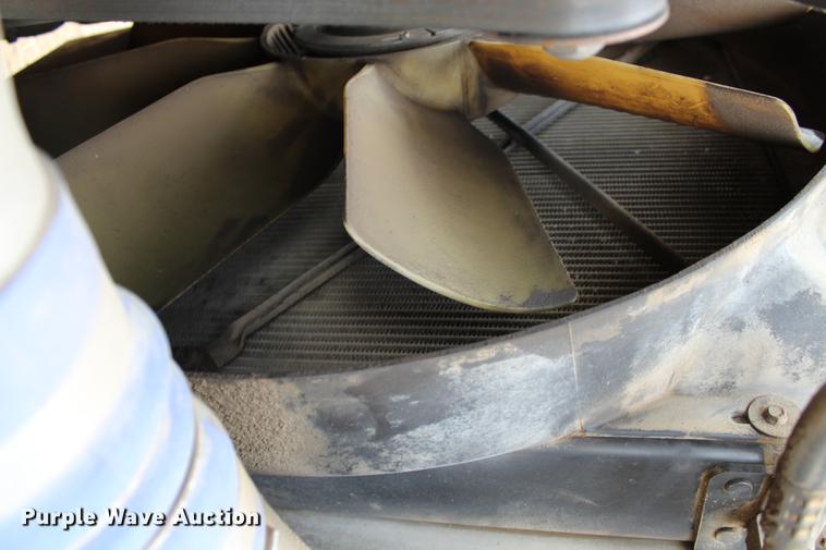 image for item DB6606 2004 Freightliner Columbia semi truck