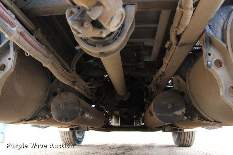 image for item DB6606 2004 Freightliner Columbia semi truck