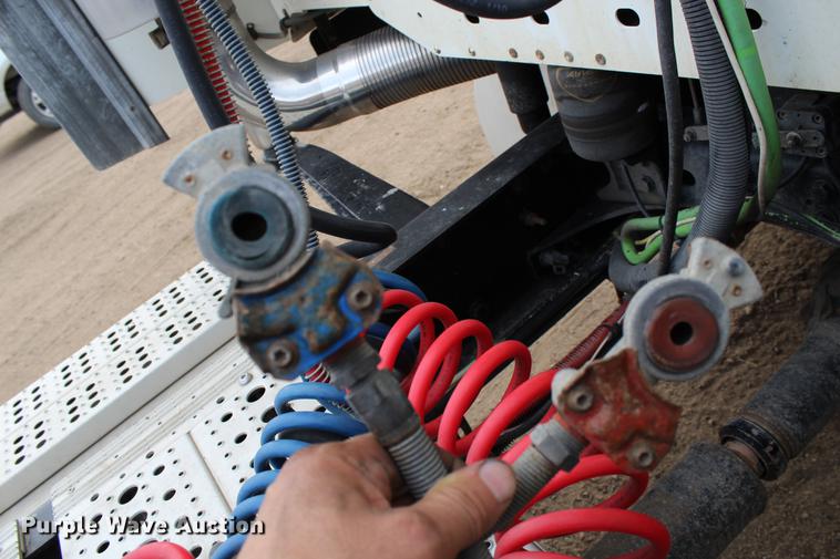 image for item DB6606 2004 Freightliner Columbia semi truck