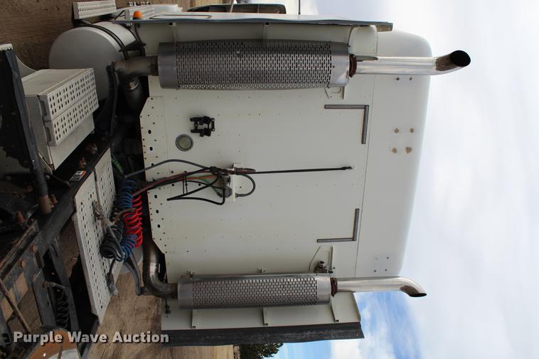 image for item DB6606 2004 Freightliner Columbia semi truck