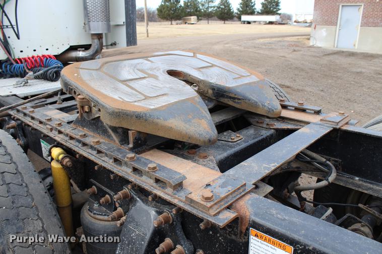 image for item DB6606 2004 Freightliner Columbia semi truck