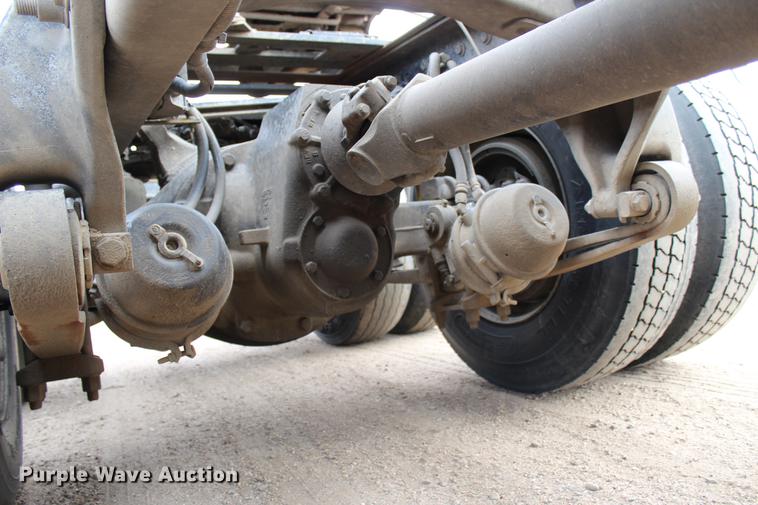 image for item DB6606 2004 Freightliner Columbia semi truck