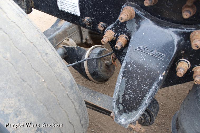 image for item DB6606 2004 Freightliner Columbia semi truck