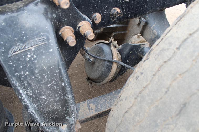 image for item DB6606 2004 Freightliner Columbia semi truck