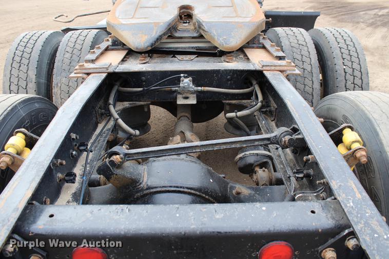 image for item DB6606 2004 Freightliner Columbia semi truck