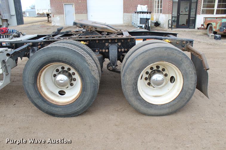 image for item DB6606 2004 Freightliner Columbia semi truck