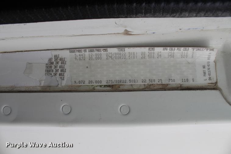 image for item DB6606 2004 Freightliner Columbia semi truck