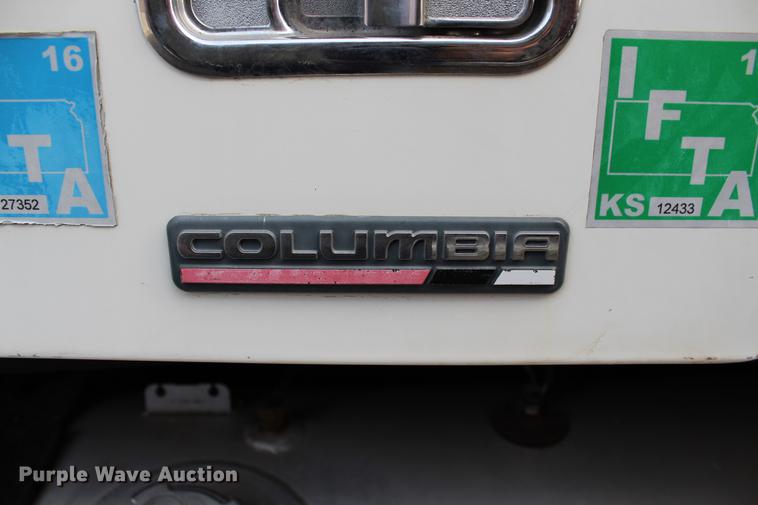 image for item DB6606 2004 Freightliner Columbia semi truck