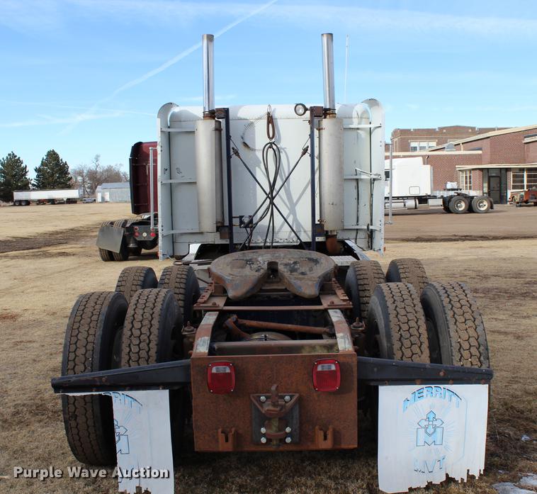 image for item DB6607 1994 Freightliner FLD120 semi truck