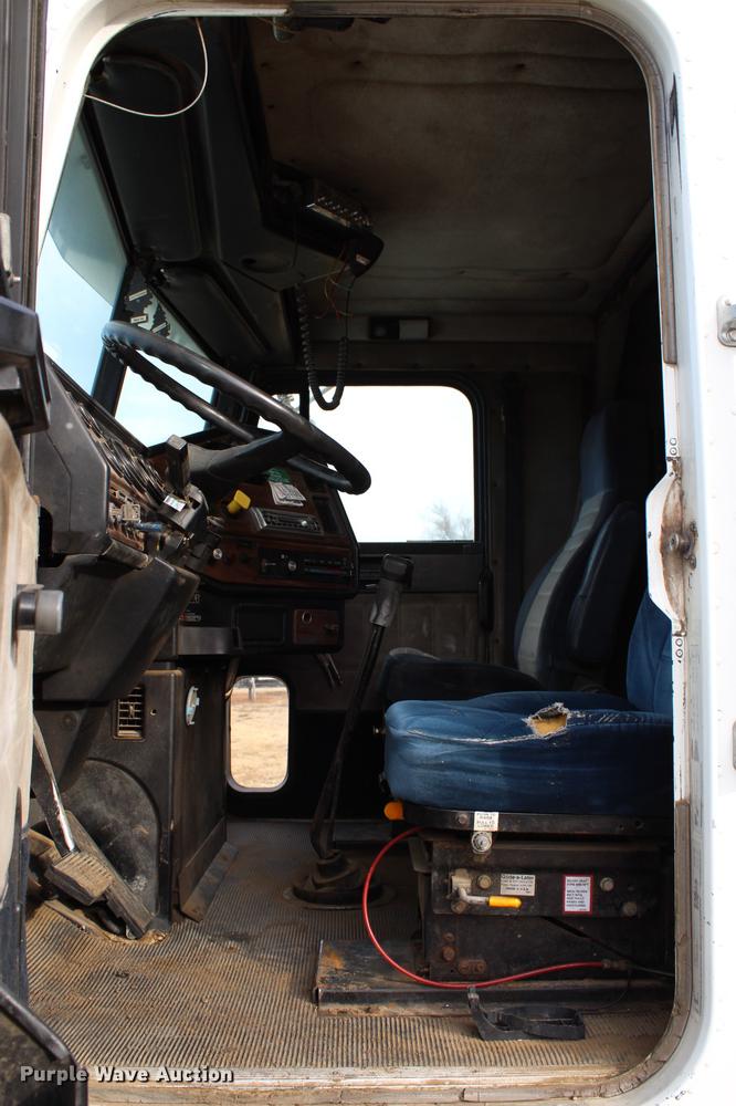 image for item DB6607 1994 Freightliner FLD120 semi truck