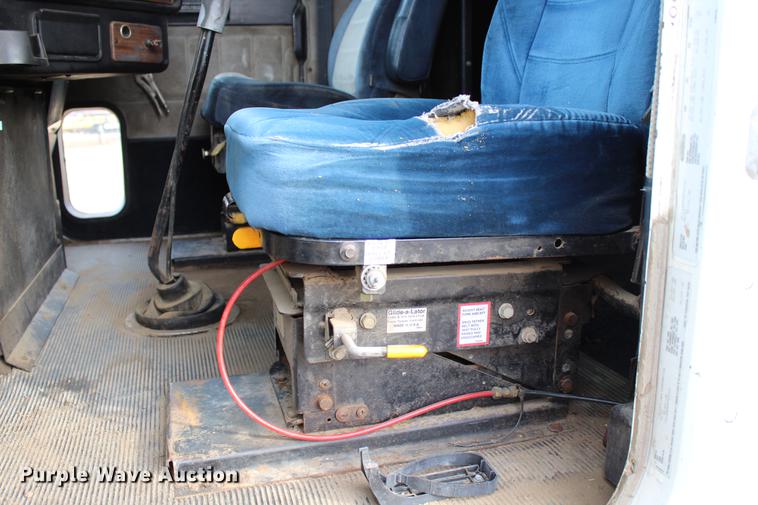 image for item DB6607 1994 Freightliner FLD120 semi truck