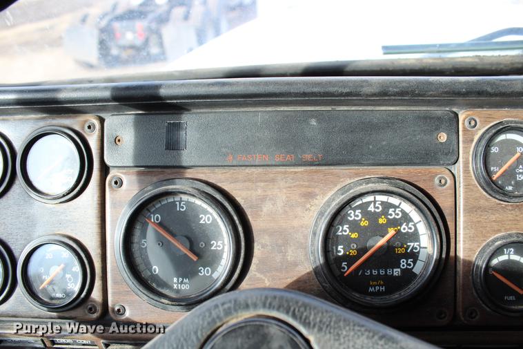 image for item DB6607 1994 Freightliner FLD120 semi truck