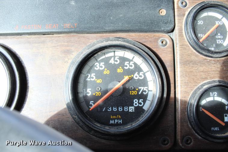 image for item DB6607 1994 Freightliner FLD120 semi truck