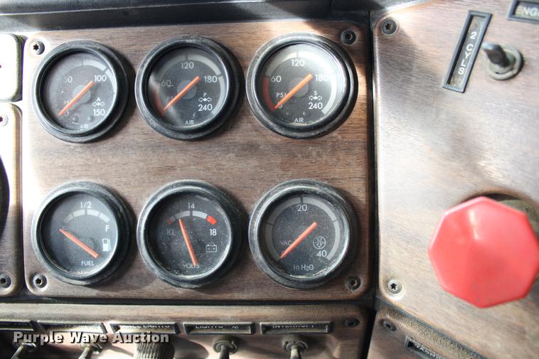 image for item DB6607 1994 Freightliner FLD120 semi truck