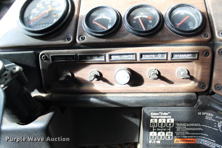 image for item DB6607 1994 Freightliner FLD120 semi truck