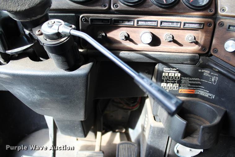 image for item DB6607 1994 Freightliner FLD120 semi truck