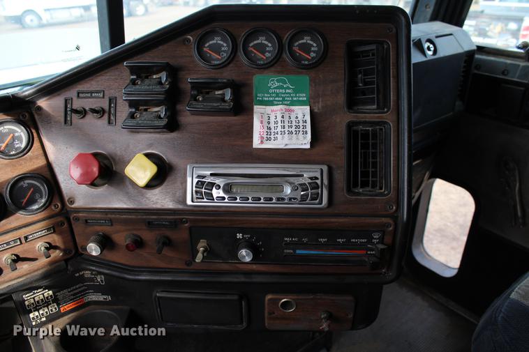 image for item DB6607 1994 Freightliner FLD120 semi truck