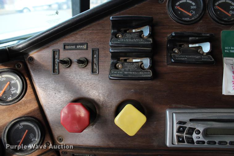 image for item DB6607 1994 Freightliner FLD120 semi truck