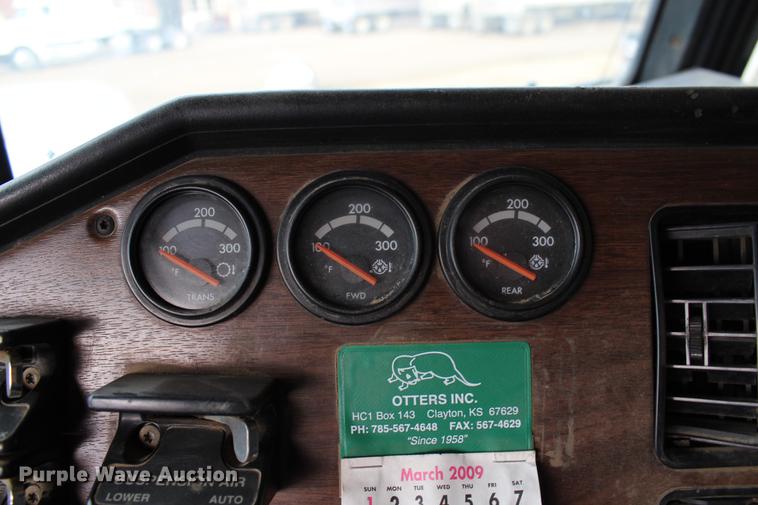 image for item DB6607 1994 Freightliner FLD120 semi truck