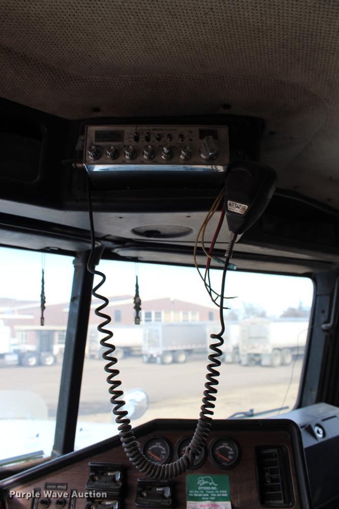 image for item DB6607 1994 Freightliner FLD120 semi truck