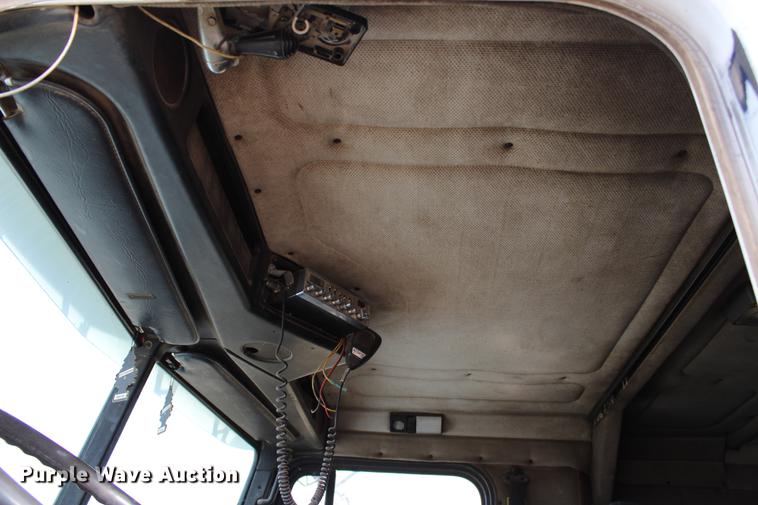 image for item DB6607 1994 Freightliner FLD120 semi truck