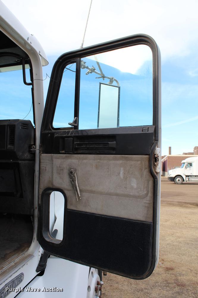 image for item DB6607 1994 Freightliner FLD120 semi truck