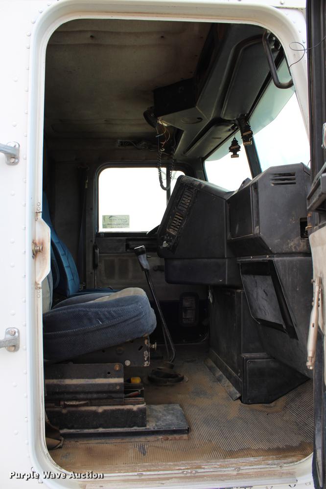 image for item DB6607 1994 Freightliner FLD120 semi truck